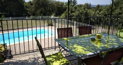 Quiet villa, sleeps 6, private pool