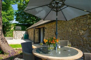 Outdoor dining - Rodney, Johnston - Two Bedroom Cottage, Sleeps 4 (Johnston)