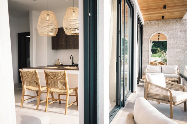 Suite familiar, vista al mar | Terraza o patio