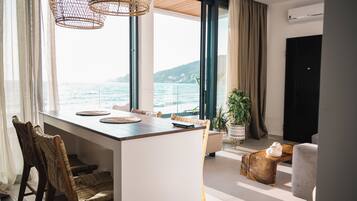 Family Suite, Sea View | Living area | 42-inch flat-screen TV with digital channels, Netflix