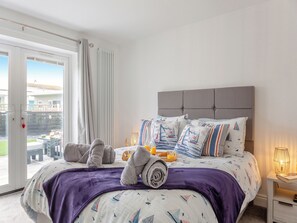 4 bedrooms, free WiFi, bed sheets - 4 bedroom accommodation in Trearddur Bay (Trearddur Bay)