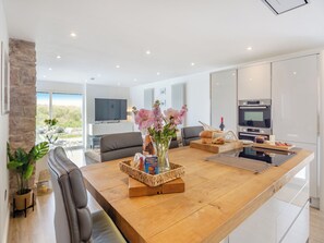 Dining - 4 bedroom accommodation in Trearddur Bay (Trearddur Bay)