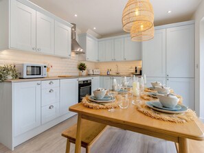 Dishwasher, high chair - 3 bedroom accommodation in Abersoch (Abersoch)