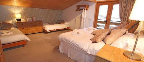 7 bedrooms, free WiFi, bed sheets