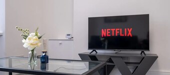 Recently renovated, stylish home + parking! - Pass the Keys