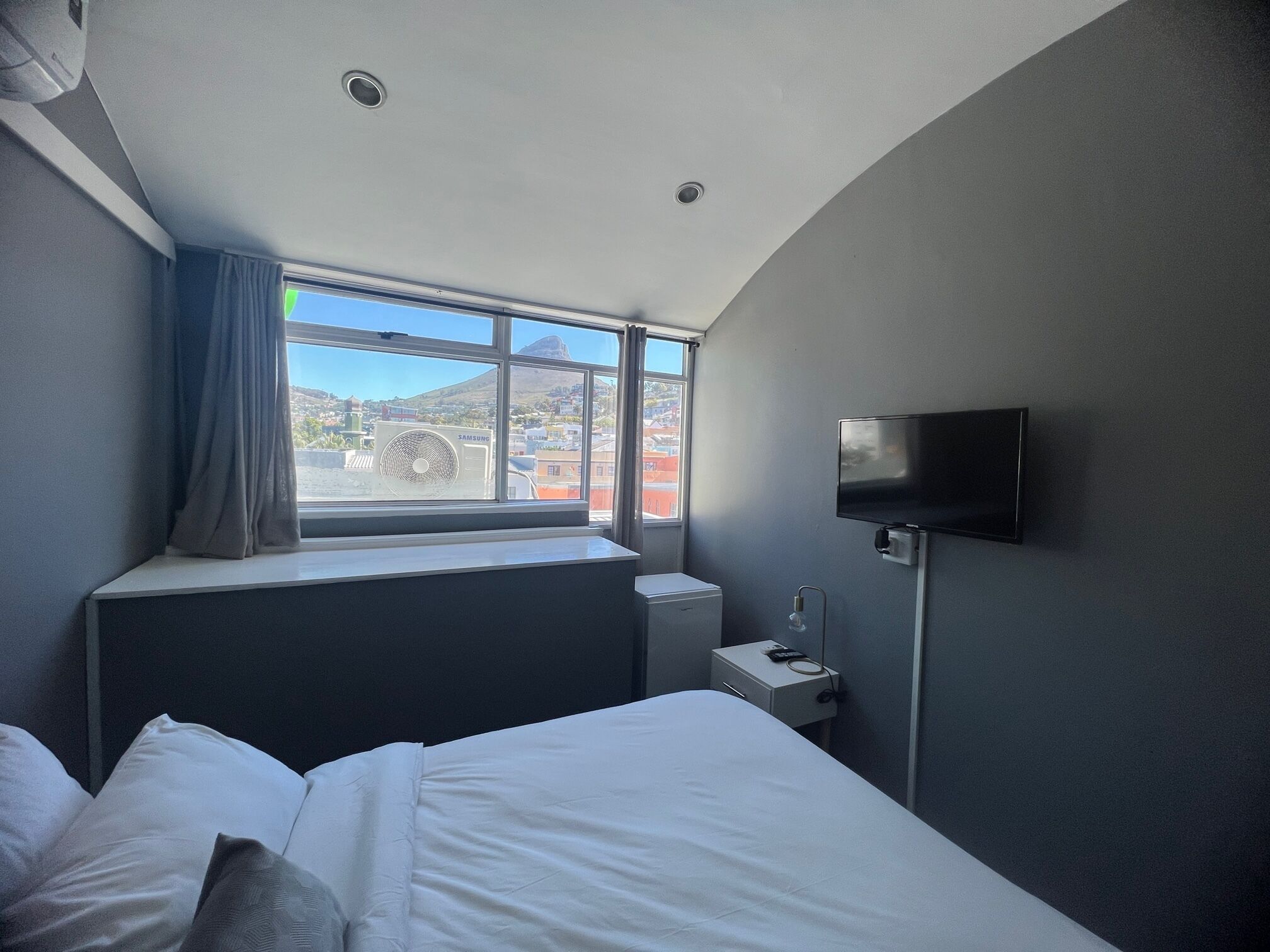 Table Mountain En-Suite | Iron/ironing board, free WiFi, bed sheets