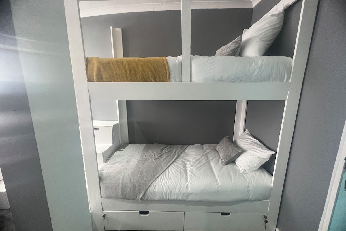 The Karoo Male Dorm | 1 bedroom, iron/ironing board, free WiFi, bed sheets