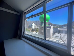 Table Mountain En-Suite | Tabla de planchar con plancha, wifi gratis y ropa de cama