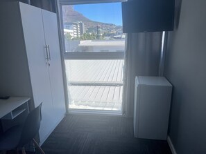 Iron/ironing board, free WiFi, bed sheets - M & B Backpackers (Cape Town)