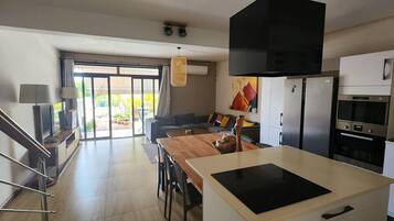 Villa, 2 chambres, fumeurs, piscine privée | Intérieur