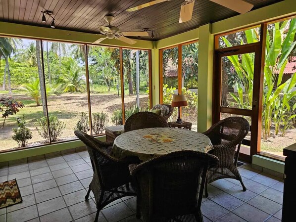 Dining - villa sur le bord de la mer (Esterillos Oeste)