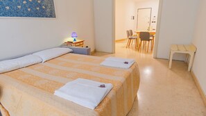 3 bedrooms, free WiFi, bed sheets - 02 Relais du Lac Village (Desenzano del Garda)