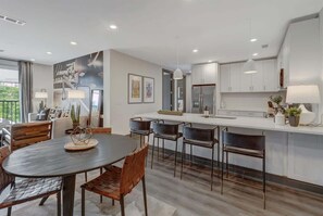 Dining - Luxury Nashville Getaway 6 Min to Broadway (Nashville)