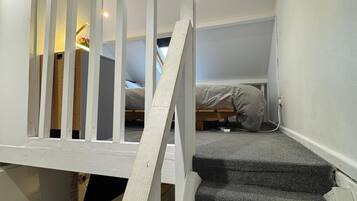 1 chambre, fer et planche Ă repasser, Wi-Fi gratuit, draps fournis