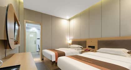 Junyi Hotel (Gucheng Railway Station Sanhuan Cheqiao Industrial Park)