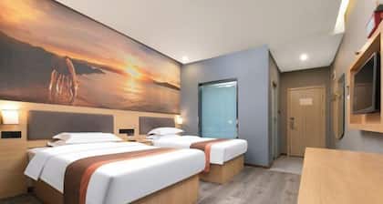Junyi Hotel (Gucheng Railway Station Sanhuan Cheqiao Industrial Park)