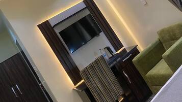 Habitació doble per a ús individual Deluxe | Roba de llit d'alta qualitat, decoració individual i escriptori