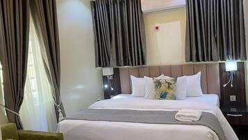 Habitació doble per a ús individual Deluxe | Roba de llit d'alta qualitat, decoració individual i escriptori