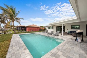 Een verwarmd zwembad