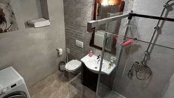 Deluxe Apartment, Mountain View | Bathroom | Free toiletries, hair dryer, soap, shampoo