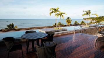 Studio | Outdoor dining