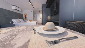 Studio Premier | Tempat makan
