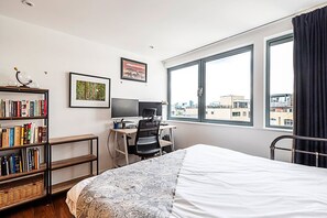 2 bedrooms, desk, iron/ironing board, Internet