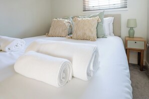 3 bedrooms, iron/ironing board, WiFi, bed sheets