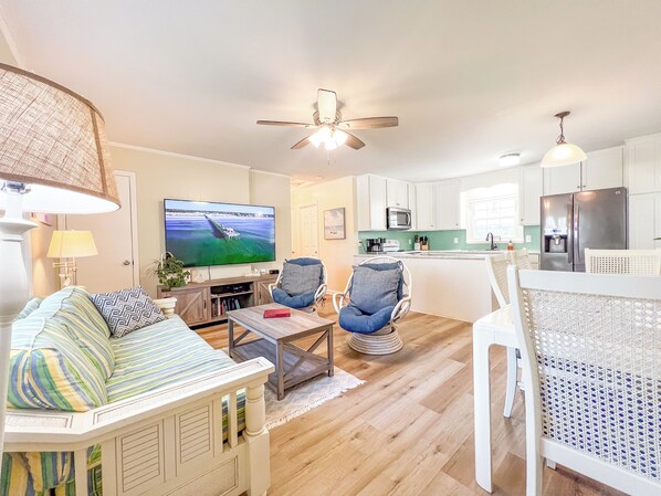 Smart TV - On the water with kayaks and a launch, 5 mins from beach, Everything you need! (Swansboro)