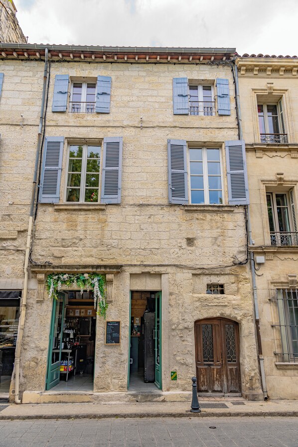 Exterior - 7 Bedroom Private vacation home in Villeneuve-lès-Avignon (Villeneuve-lès-Avignon)