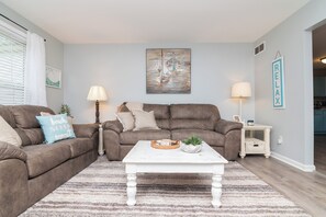 Smart-TV, Tischfußball, Tischtennisplatte, Stereoanlage