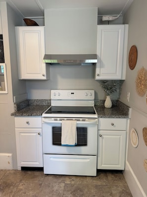 Micro-ondas, fogão, cooktop, toalhas de papel