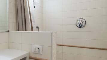 Apartment | Bathroom | Bidet, soap, shampoo, toilet paper
