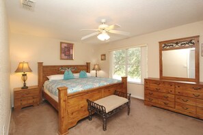 4 habitaciones, tabla de planchar con plancha, wifi y ropa de cama