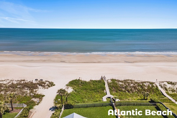Beach nearby, sun loungers, beach towels