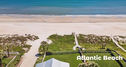 Beach Bungalow. Near beach, shopping & dining, & Naval Station Mayport!