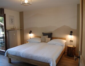 1 bedroom, travel crib, WiFi, bed sheets