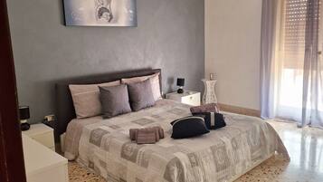 2 Schlafzimmer, Bügeleisen/Bügelbrett, Bettwäsche