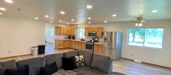 Renovated Two-Story Apartment Near Wisconsin Dells Attractions