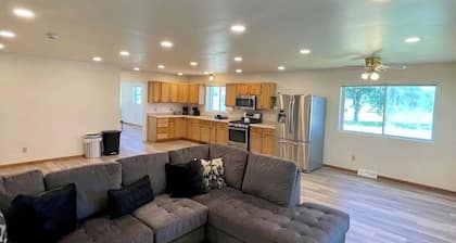 Renovated Two-Story Apartment Near Wisconsin Dells Attractions