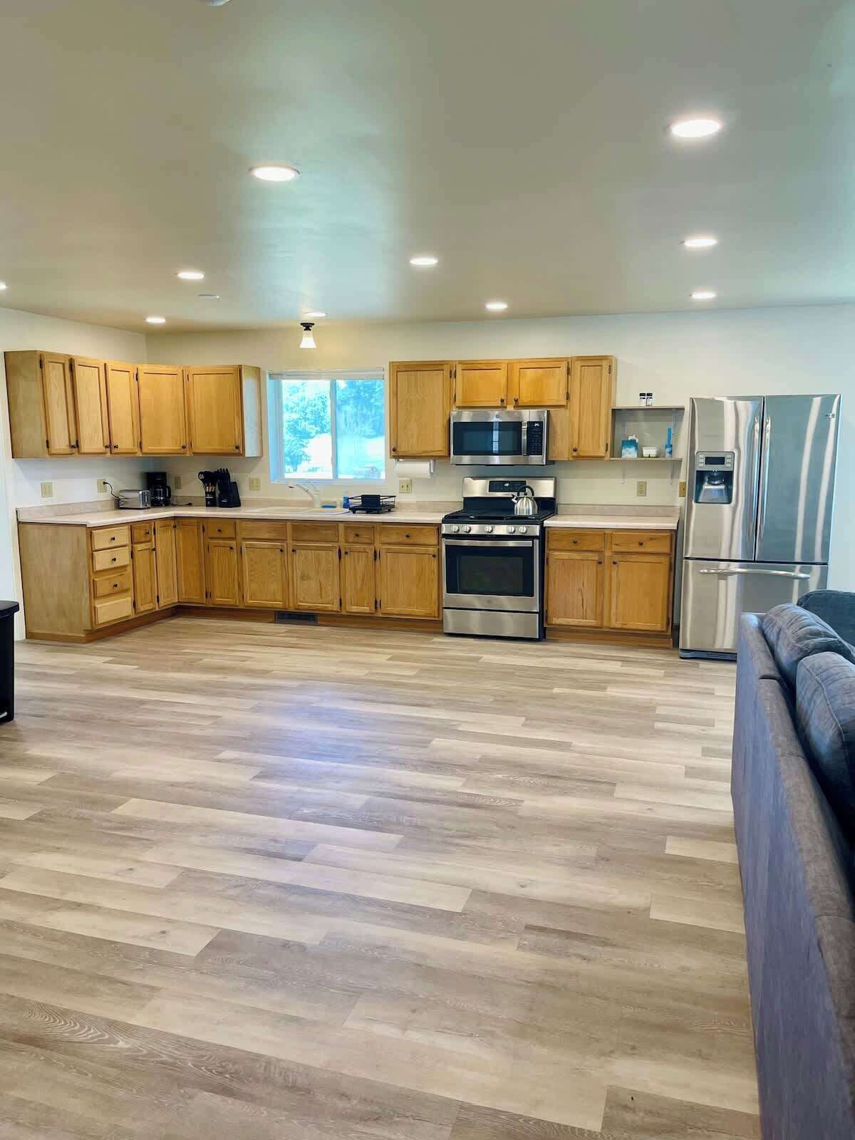 冰箱、微波炉、烤箱、炉灶