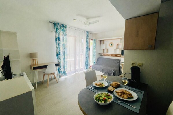 Interior - Studio with swimming pool 15min walk from old port beach La Rochelle (La Rochelle)