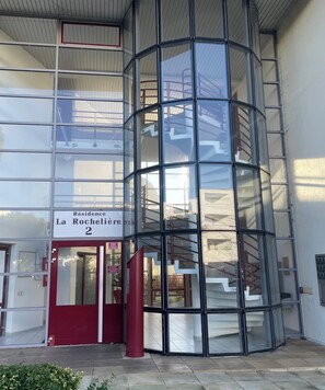 Exterior detail - Studio with swimming pool 15min walk from old port beach La Rochelle (La Rochelle)