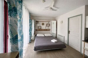 Free WiFi - Studio with swimming pool 15min walk from old port beach La Rochelle (La Rochelle)