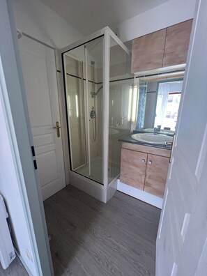 Hair dryer - Studio with swimming pool 15min walk from old port beach La Rochelle (La Rochelle)