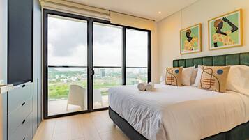 2 bedrooms, premium bedding, blackout curtains, free WiFi