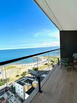 A balcony with a view of the beach and ocean. - U-GO Vistas al Mar desde Murano Centro (Cartagena)