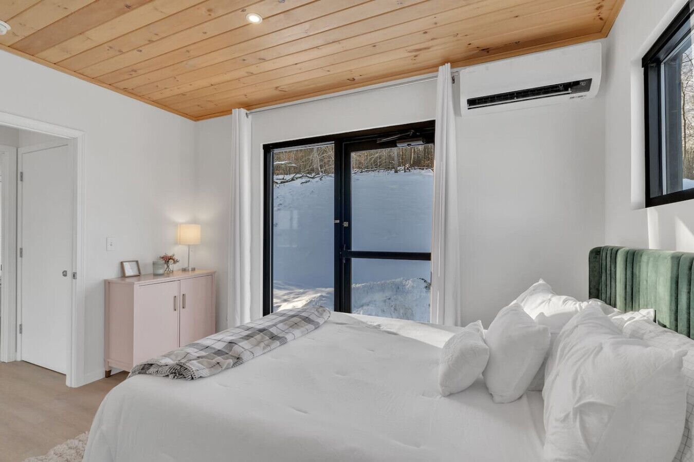 2 bedrooms, WiFi, bed sheets