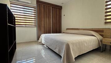 2 bedrooms, iron/ironing board, free WiFi, bed sheets