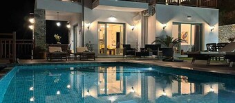 POOL Villa Mavraki - wifi, sea view, no neighbors (5 min to Mama Mia!!)